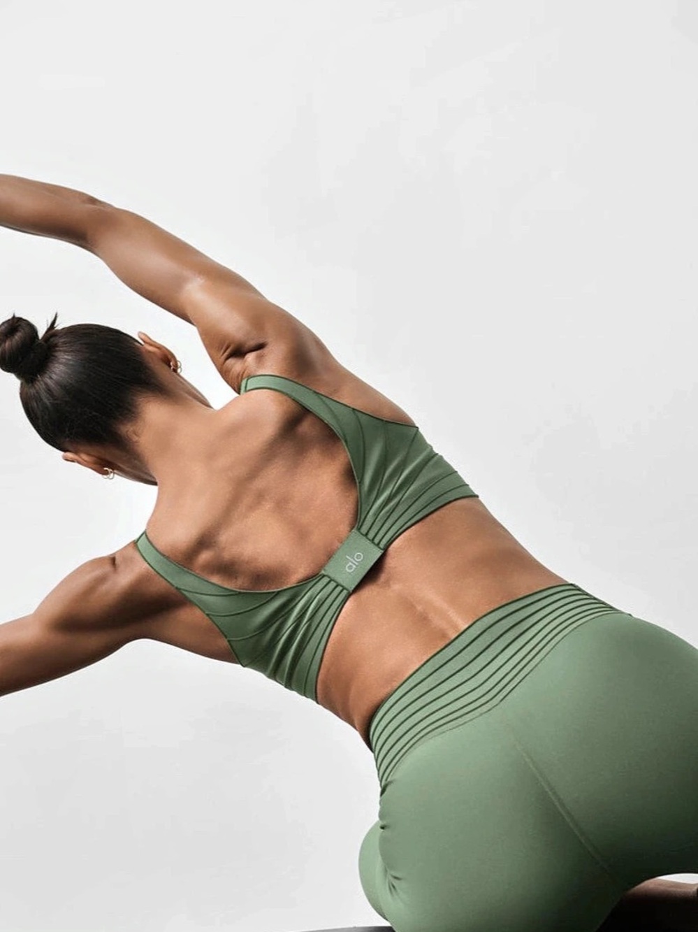 alo Airlift Lotus Bra Green Small NWT - Picture 4 of 9